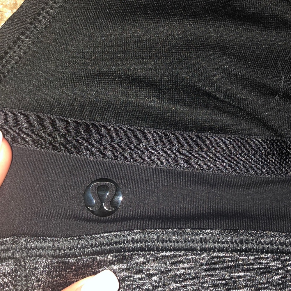 LULU SPORTS BRA SIZE 6 - Picture 3 of 3